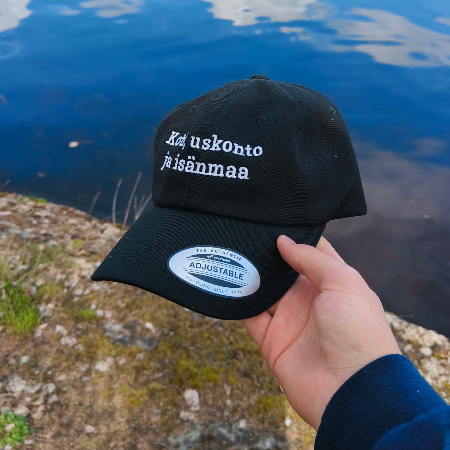 Koti, uskonto ja isänmaa Lippis